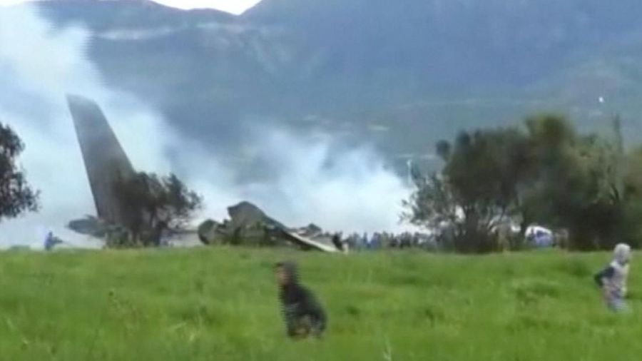 Ilyushin Il-76 juga dikenal sebagai pesawat kargo untuk mengangkut alat berat.