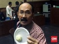 Lelah Diejek, Fredrich Yunadi Bawa Bakpao ke Persidangan