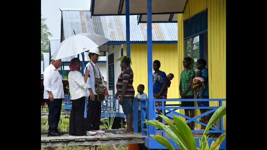 Presiden dan Ibu Iriana menumpangi Pesawat Kepresidenan Indonesia-1 dari Jayapura menuju Kabupaten Mimika