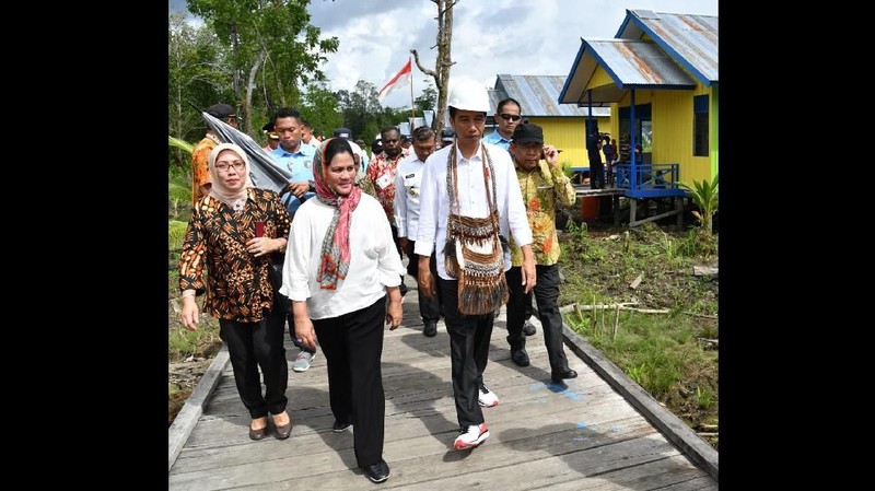 Presiden dan Ibu Iriana menumpangi Pesawat Kepresidenan Indonesia-1 dari Jayapura menuju Kabupaten Mimika