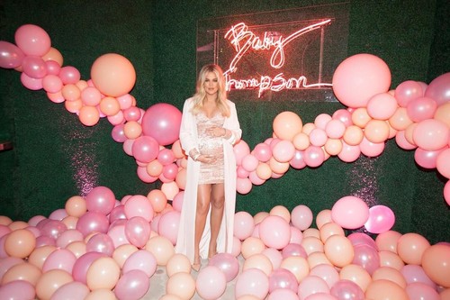 Nama Anak Pertama Khloe Kardashian Jadi Lelucon Netizen Nama Anak Pertama Khloe Kardashian Jadi Lelucon Netizen