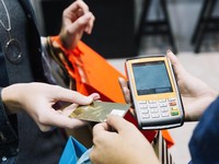 Tips Pakai Kartu Kredit Saat Ramadan Agar Tak Boros