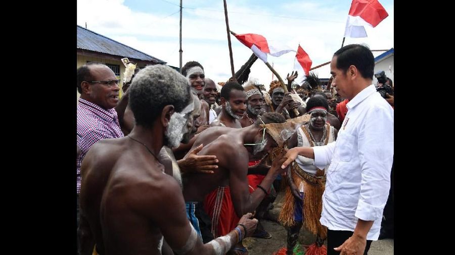 Presiden dan Ibu Iriana menumpangi Pesawat Kepresidenan Indonesia-1 dari Jayapura menuju Kabupaten Mimika
