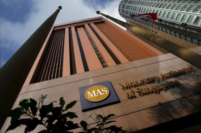 Bank Sentral Singapura Perketat Kebijakan Moneternya<script async src=