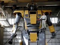 FOTO: Terinspirasi Gundam, Pria Ini Ciptakan Robot Raksasa