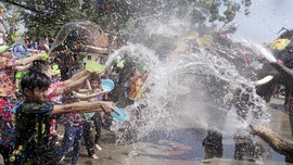 FOTO: Tiga Hari Bermain Air di Festival Songkran