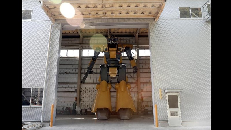 Butuh waktu enam tahun untuk membuat robot raksasa setinggi 8,5 meter dan seberat 7 ton tersebut.