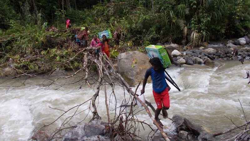 Pelayanan kelistrikan PLN di wilayah terdalam ini merupakan salah satu bentuk bela negara, mempersatukan NKRI dengan mengurangi kesenjangan sosial.