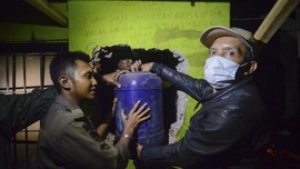 Polisi Gerebek Pabrik Miras Ciu Beromzet Rp1,4 Miliar