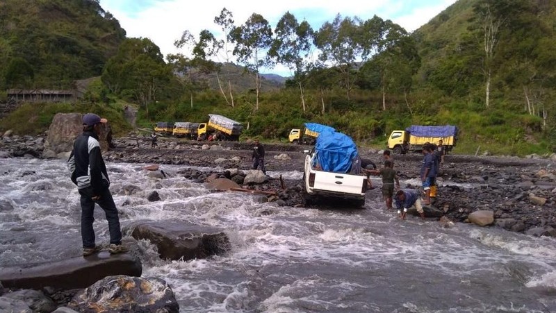 Pelayanan kelistrikan PLN di wilayah terdalam ini merupakan salah satu bentuk bela negara, mempersatukan NKRI dengan mengurangi kesenjangan sosial.
