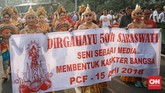 Ratusan anak itu merupakan peserta sanggar Lembaga Kesenian Bali (LKB) Saraswati se-Indonesia. Mereka memperingati 50 tahun lembaga itu dengan pawai dan pagelaran tari. (CNN Indonesia/Andry Novelino)
