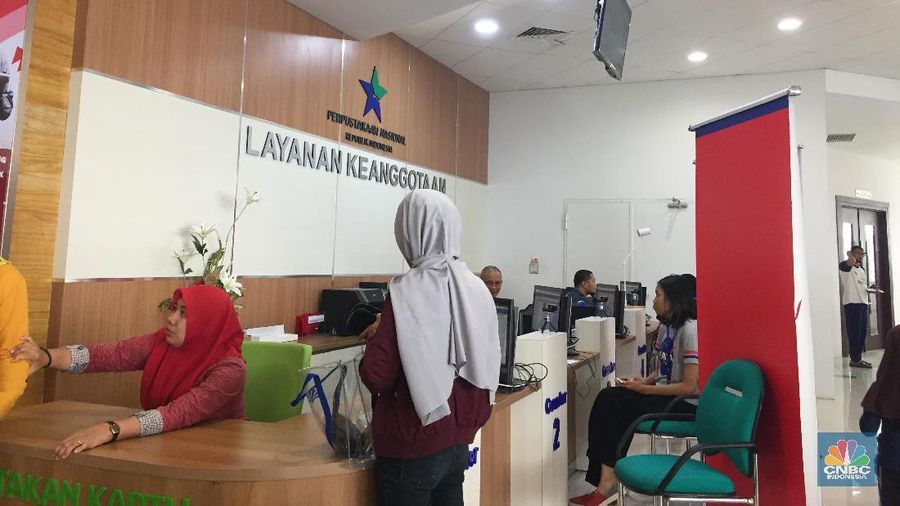 Pasca direnovasi oleh pemerintah pada September tahun lalu, Perpustakaan Nasional RI yang ada di Jalan Merdeka Selatan menjadi perpustakaan tertinggi di dunia. 