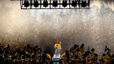 Penampilannya pun menjadi sensasi Coachella 2018. Dalam penampilannya, Beyonce juga duet reuni dengan Destiny's Child, serta suaminya, Jay-Z. Ia dijadwalkan tampil lagi pada pekan kedua, 20 April mendatang. (Larry Busacca/Getty Images for Coachella /AFP)
