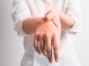 Tangan Sering Kesemutan? Kenali 10 Penyebabnya dan Cara Mengatasinya