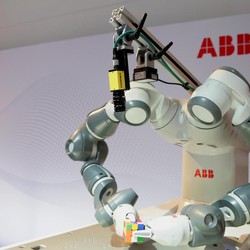 Daftar Profesi Manusia yang Digantikan Robot, Kamu Termasuk?