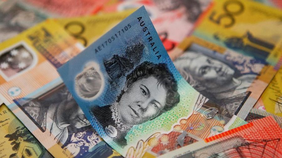 Nilai tukar rupiah terhadap dolar Australia hari ini bergerak melemah. Tidak lepas dari defisit perdagangan yang dialami Indonesia terhadap Australia.