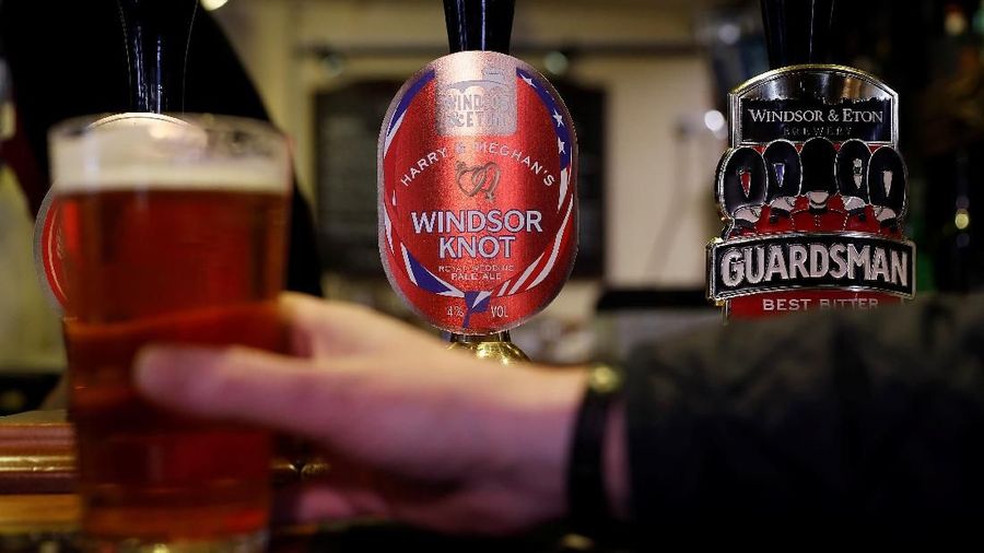 Pabrik bir Windsor & Eaton Brewery merilis bir edisi spesial di hari pernikahan Pangeran Harry dan Meghan Markle.