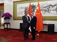 Horas! Bersama Luhut, Menlu China Sambangi Danau Toba Besok
