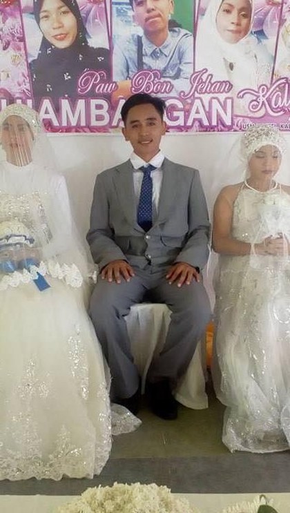 Viral, Foto Pernikahan Pria Nikahi 2 Wanita Sekaligus Jadi Kontroversi Viral, Foto Pernikahan Pria Nikahi 2 Wanita Sekaligus Jadi Kontroversi