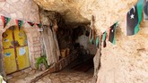 Menurut penduduk yang tinggal di gua di pegunungan tersebut, lubang-lubang tersebut sudah mulai dibangun pada tahun 1666. (REUTERS/Ismail Zitouny)