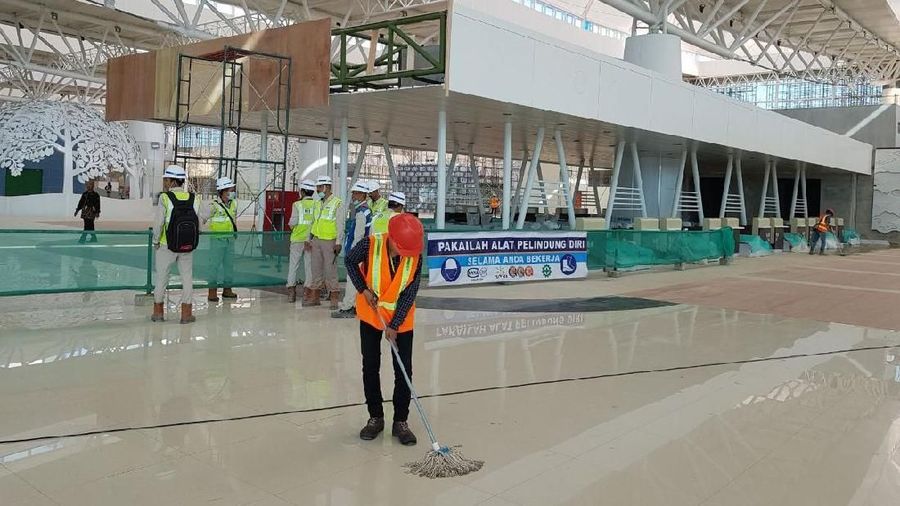 Presiden Joko Widodo hari ini meninjau Bandara Kertajati.