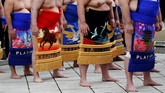 Meski jarang, pesumo wanita tetap ada di seluruh penjuru Jepang di level amatir. Namun, Asosiasi Sumo Jepang (JSA) tidak memperbolehkan wanita untuk berkompetisi secara profesional, seperti para pesumo pria. (REUTERS/Toru Hanai)