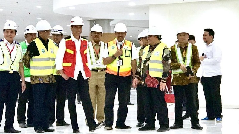 Presiden Joko Widodo hari ini meninjau Bandara Kertajati.
