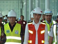 Saat Jokowi Tinjau Bandara Terbesar Ke-2 di RI Setelah Soetta
