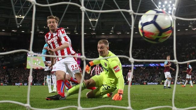 Meme Kocak Joe Hart Usai Buat Blunder di Liga Inggris