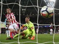Meme Kocak Joe Hart Usai Buat Blunder di Liga Inggris
