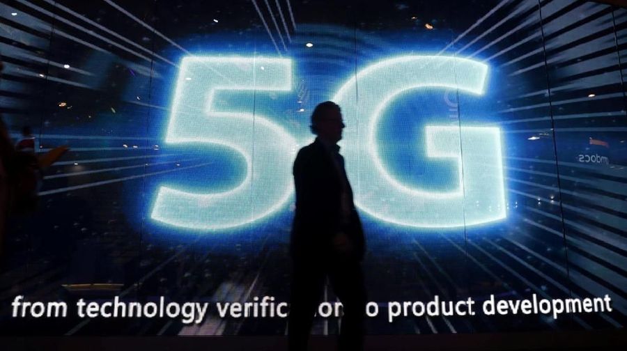 A visitors walks past a 5G sign during Mobile World Congress in Barcelona, Spain, February 28, 2017. REUTERS/Eric Gaillard