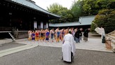 Sejarah sumo, olahraga nasional Jepang, bisa ditelusuri hingga lebih dari 1.500 tahun ke belakang, dengan akarnya dalam sebuah ritual keagamaan yang diadakan di Kuil shinto untuk mendoakan hasil panen yang melimpah. (REUTERS/Toru Hanai)