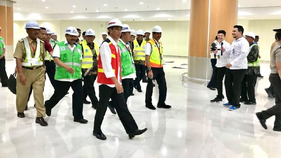 Presiden Joko Widodo hari ini meninjau Bandara Kertajati.