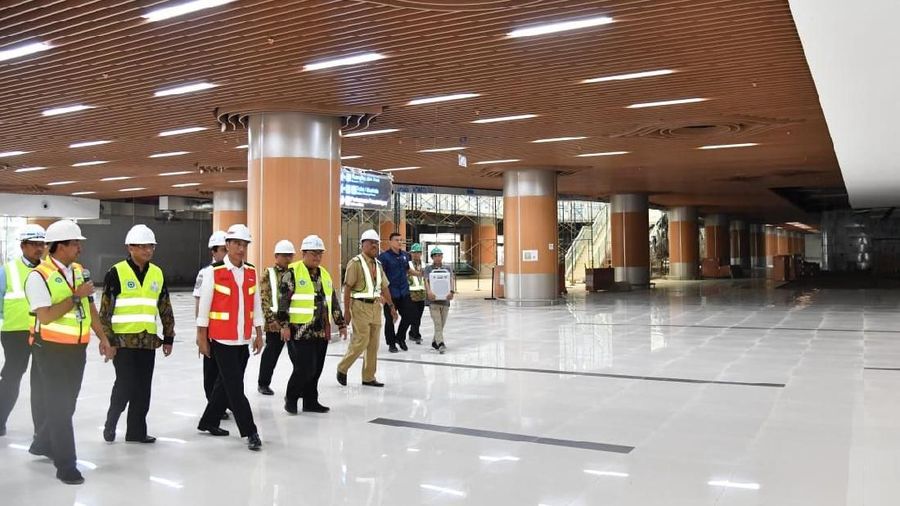 Calon Presiden Nomor Urut 02 Prabowo Subianto menyerang proyek infrastruktur yang dibangun sang petahana, Jokowi.