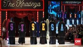 Label busana muslim syar'i, Si.Se.Sa yang digawangi tiga desainer bersaudara Siriz Tentani, Senaz Nasansia dan Sansa Enandera, menggelar peragaan busana bertajuk 'The Khadeeja' yang berlangsung di Fairmont Hotel, Jakarta, pada Rabu (18/4). (CNN Indonesia/Andry Novelino)