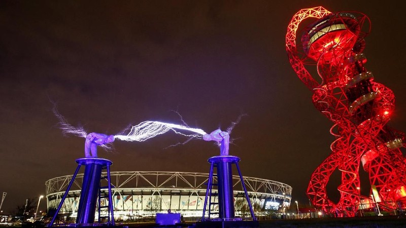 Lord of Lighting adalah sebuah pertunjukkan kekuatan listrik yang berkekuatan 4 juta volt.
