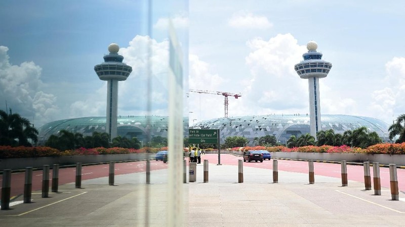 Megaproyek Jewel Changi Airport ini memasang lebih dari 9.000 keping kaca masing-masing seberat 300 kg.