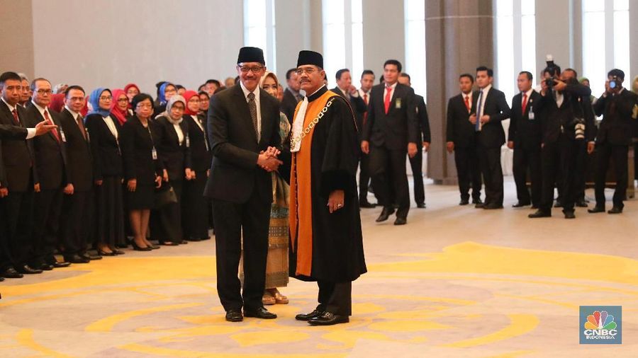 Mahkamah Agung (MA) secara resmi melantik Dody Budi Waluyo sebagai Deputi Gubernur Bank Indonesia (BI) periode 2018-2023.