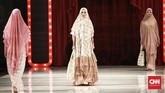 Sesuai namanya, koleksi ini terinspirasi dari istri Nabi Muhammad SAW, Khadijah, sosok yang saleh, mandiri, dan aktif baik sebagai istri, ibu atau seorang pengusaha. (CNN Indonesia/Andry Novelino)