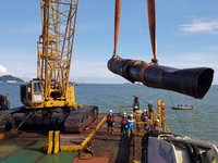 Pertamina Angkat Pipa Tumpahan Minyak untuk Investigasi