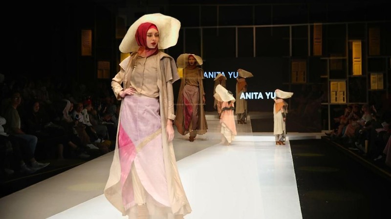 Tampil di Muffest 2018, Islamic Fashion Institute angkat tema De Brevitate Vitae.