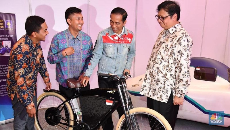 Presiden Joko Widodo hari ini membuka Indonesia International Motor Show 2018.