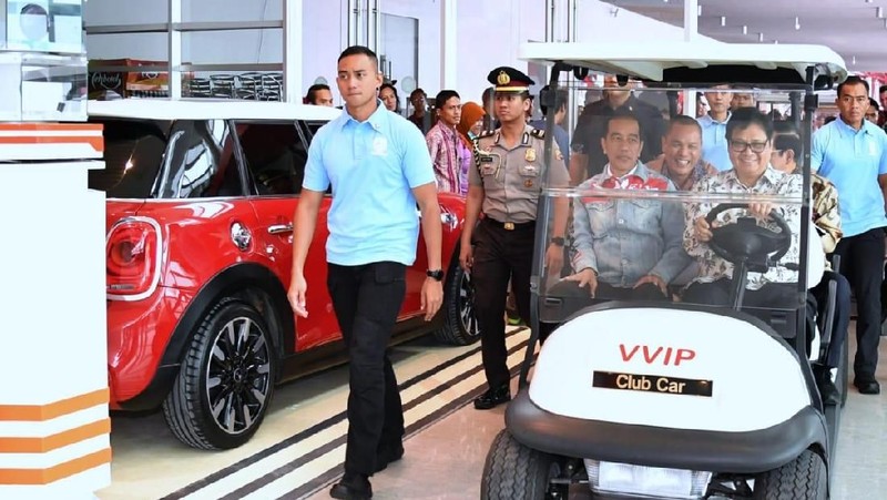 Presiden Joko Widodo hari ini membuka Indonesia International Motor Show 2018.