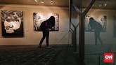 Dalam pameran ini, Bob dari komunitas Taring Babi akan menampilkan belasan seni lukis dan senirupa. (dok. CNN Indonesia/Adhi Wicaksono)