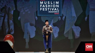 'Sehari' Busana Jokowi, dari Jaket Denim sampai Kain Tenun
