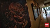 Selain menghadirkan pameran seni lukis dan senirupa, pengunjung juga bisa mengikuti workshop seni cukil kayu, diskusi seni, hingga worskop tato. (CNN Indonesia/Adhi Wicaksono)