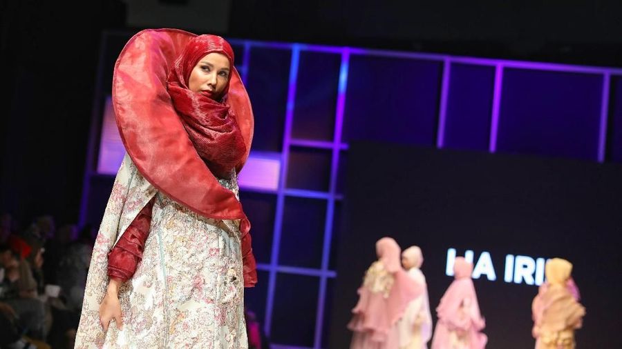 Tampil di Muffest 2018, Islamic Fashion Institute angkat tema De Brevitate Vitae.