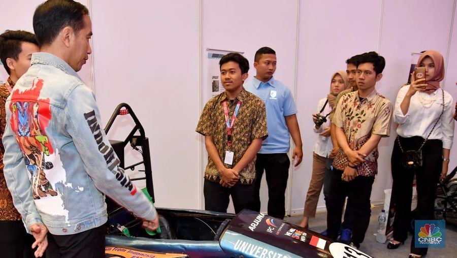 Presiden Joko Widodo hari ini membuka Indonesia International Motor Show 2018.