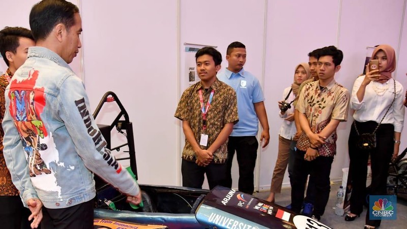 Presiden Joko Widodo hari ini membuka Indonesia International Motor Show 2018.