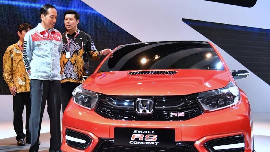 Gaya Jokowi Pake Jaket Jeans